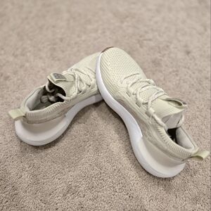 HOVR Phantom 3 SE Sneakers in Beige